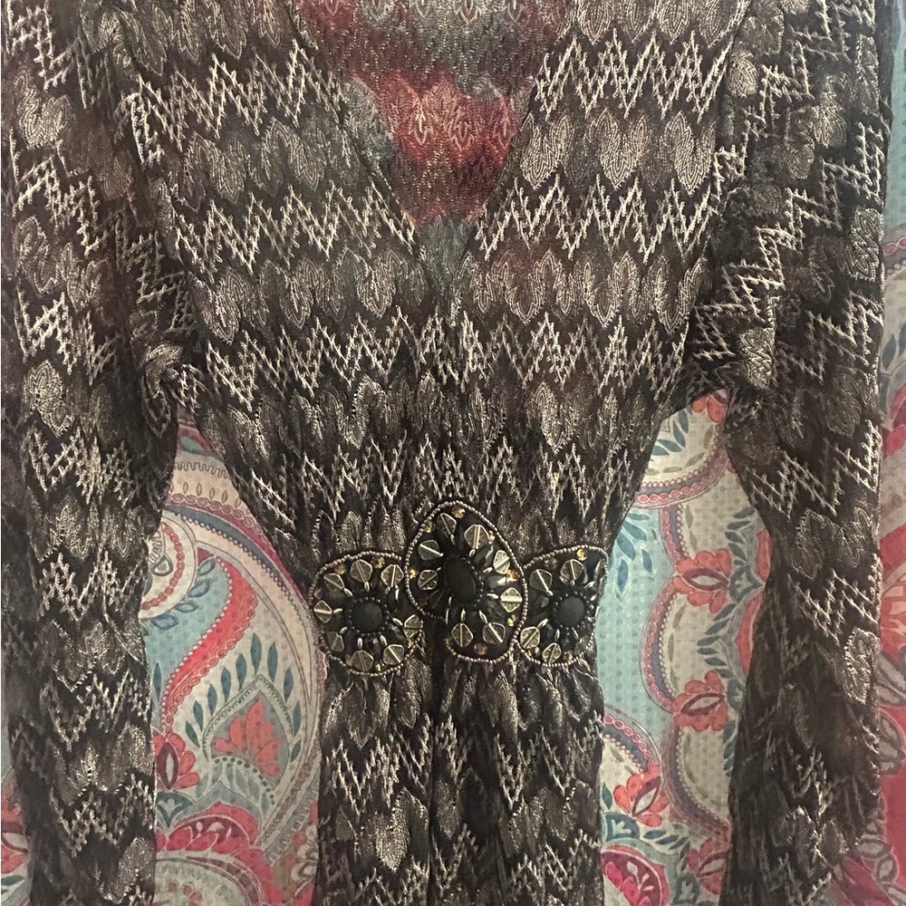 ECI Black and White Graphic Fitted Blouse